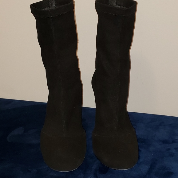Chanel boots. They run small. I would say this is a better fit for size 6. - Picture 3 of 8
